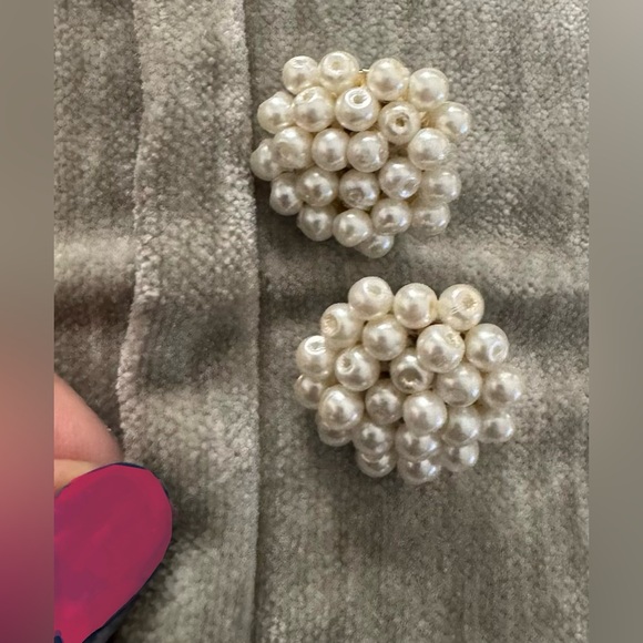 ⚪ Pearl Cluster Earrings - Picture 4 of 7